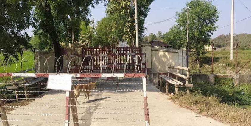 အငူမော် - မောင်တောကားလမ်းရှိ စစ်ဆေးရေးဂိတ်တစ်ခုကို ယခုလအတွင်း တွေ့ရစဉ်။