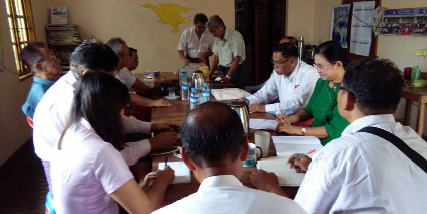 AMDP-MNP ထိပ်ပိုင်းခေါင်းဆောင်များ နှစ်ပါတီပေါင်းစည်းရေးဆွေးနွေးပွဲ(photo/Facebook)