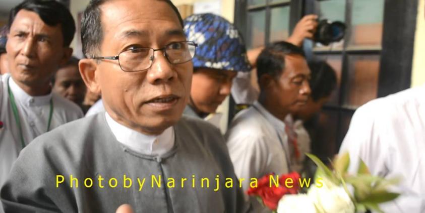 ဓာတ်ပုံ - ဇွန်လ ၂ဝ ရက်နေ့ကရုံးချိန်းတွင် ဒေါက်တာအေးမောင်အား တွေ့ရစဉ်။