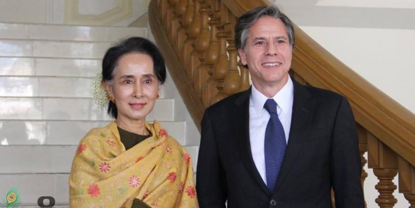 မြန်မာနိုင်ငံသို့ရောက်ရှိနေသော အမေရိကန် လက်ထောက်နိုင်ငံခြားရေးဝန်ကြီး Mr.Tony Blinken သည် အမျိုးသားဒီမိုကရေစီအဖွဲ့ချုပ်ဥက္ကဌ ဒေါ်အောင်ဆန်းစုကြည်နှင့် ဇန်နဝါရီ ၁၈ရက်က တွေ့ဆုံစဉ်။ (ဓာတ်ပုံ-မင်းမင်း)