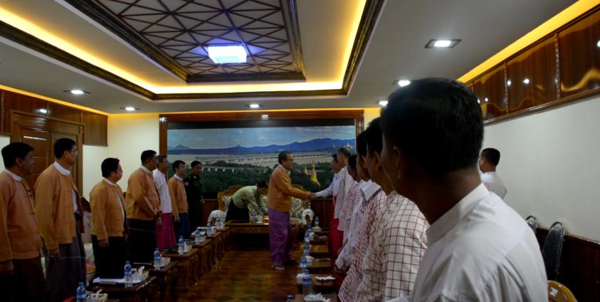 မွန်ပြည်နယ်ဝန်ကြီးချုပ်က မွန်ပြည်သစ်ပါတီကိုယ်စားလှယ်များအား နှုတ်ဆက်နေစဉ်(photo: MNA)