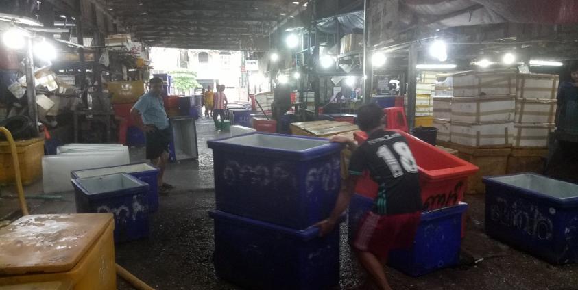 သံလွင်းစျေးမှ ငါးဒိုင်(photo: မင်းချမ်းညီ)