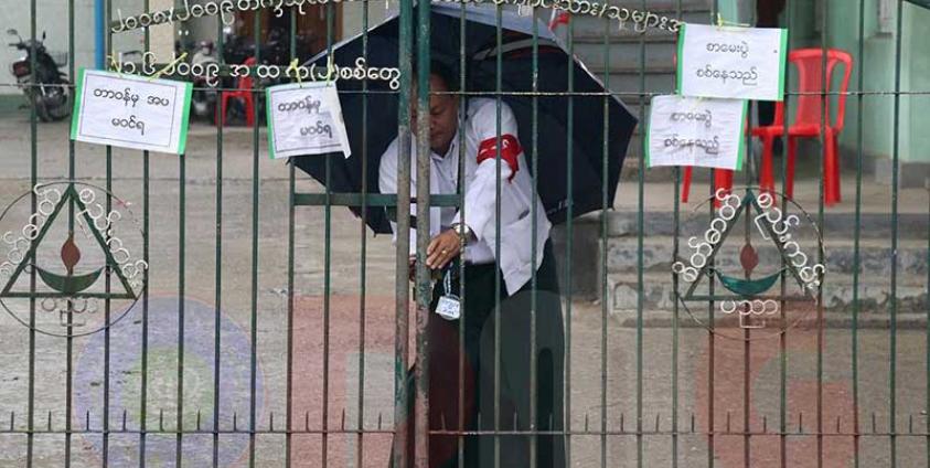 တိုက်ပွဲဖြစ်ပွားနေသော မြို့နယ်များမှ ပညာရေးမှူးများ၏ တင်ပြချက်အရ ပြောင်းရွေ့စစ်ဆေးရန် စီစဉ်လိုက်ခြင်းဖြစ်သည်။