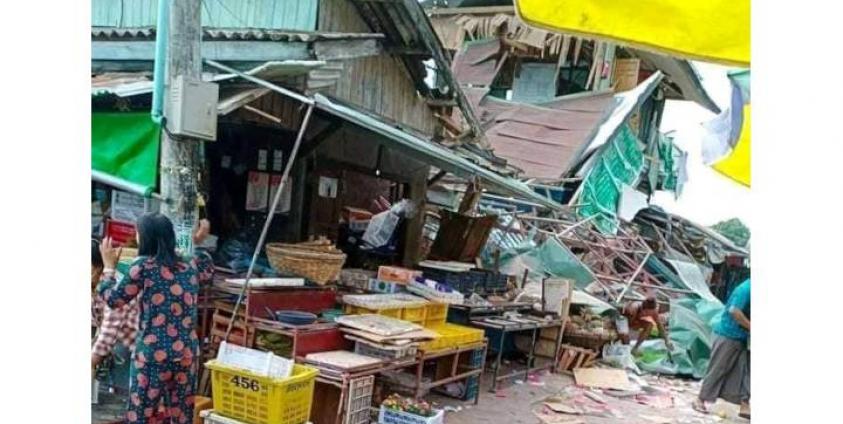 ဗုံးပေါက်ကွဲမှုကြောင့် ဈေးဆိုင်ခန်းများ ပျက်ဆီးနေပုံ