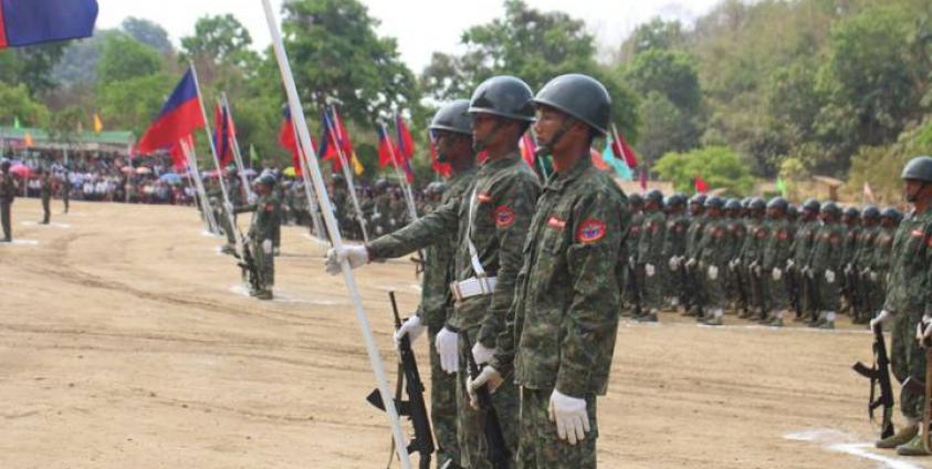 ရက္ခိုင့်တပ်တော် တပ်ဖွဲ့ဝင်များအားတွေ့ရစဉ်