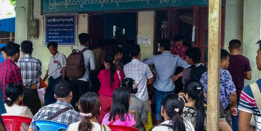 စစ်တွေမြို့ရှိ မြန်မာနိုင်ငံကူးလက်မှတ် ထုတ်ပေးရေးရုံးကို စက်တင်ဘာလ ၁၂ ရက်နေ့က တွေ့ရစဉ်။