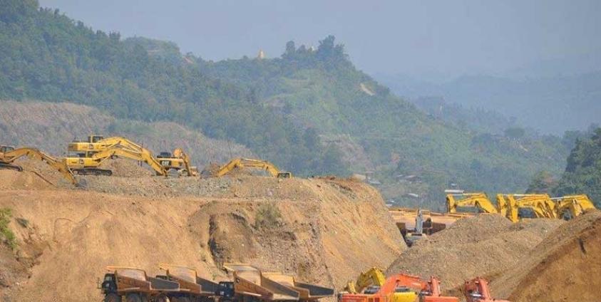 ဖားကန့်ဒေသရှိ အစိုးရပိုင်ကျောက်စိမ်းလုပ်ကွက်အားတွေ့ရစဉ်။ ဓာတ်ပုံ - Kachin Land