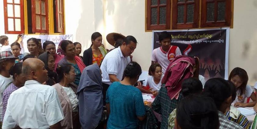 Local residents sign a petition against MCL cement factory's use of coal. (Photo: Sandar Non’s Facebook)