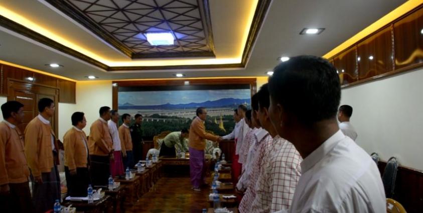 The Mon State Chief Minister greets representatives of the New Mon State Party on August 23. (Photo – MNA)