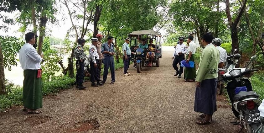 ယာဉ်များစစ်ဆေးနေစဉ် (Aung Naing Win FB)