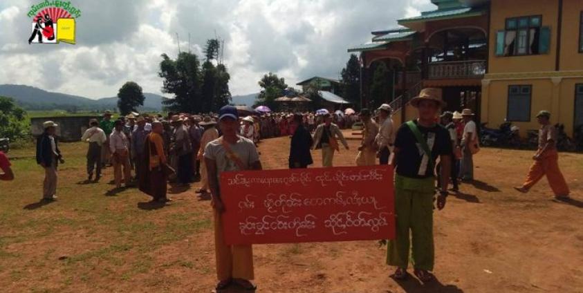 More than 700 civilians and monks from 27 village tracts demonstrated (photo/SHAN)