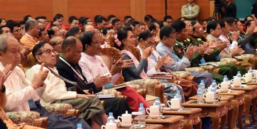 ၂၁ ရာစုပင်လုံ(ပထမအစည်းအဝေး) နောက်ဆုံးနေ့ ရှေ့တန်းခုံမြင်ကွင်း(နိုင်ငံတော်အတိုင်ပင်ခံရုံး)