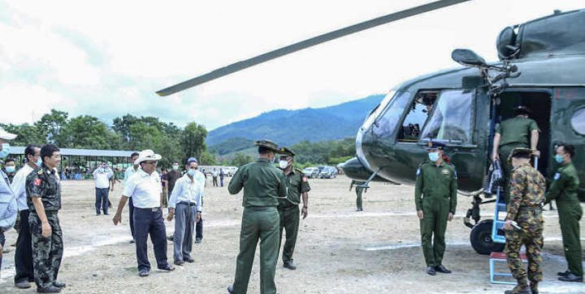 KIO ဌာနချုပ်နယ်မြေ Mai Sak Pa တွင် တွေ့ဆုံနေစဉ် (credit- simsa kasa)