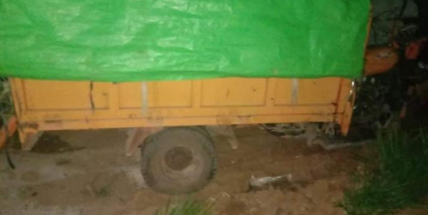 ကျောက်မဲမြို့ စခန်းသာကျေးရွာအနီးတွင် နို၀င်ဘာလ ၅ ရက် ၂၀၁၈ ကပစ်ခတ်ခံရသည့် ကျွဲတင်ယာဉ်