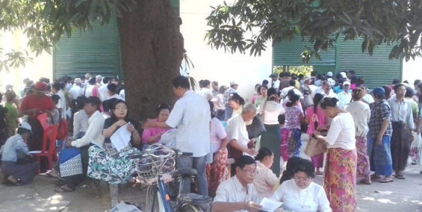 Pensioners at Yangon Region Govt office Photo: Mizzima