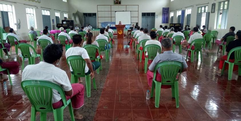 MUP ဗဟိုမှ သံဖြူဇရပ်မြို့နယ် MUP ပါတီကော်မတီဝင်များအား ရှင်းလင်းပြောကြားစဉ် (MUP –Central) 