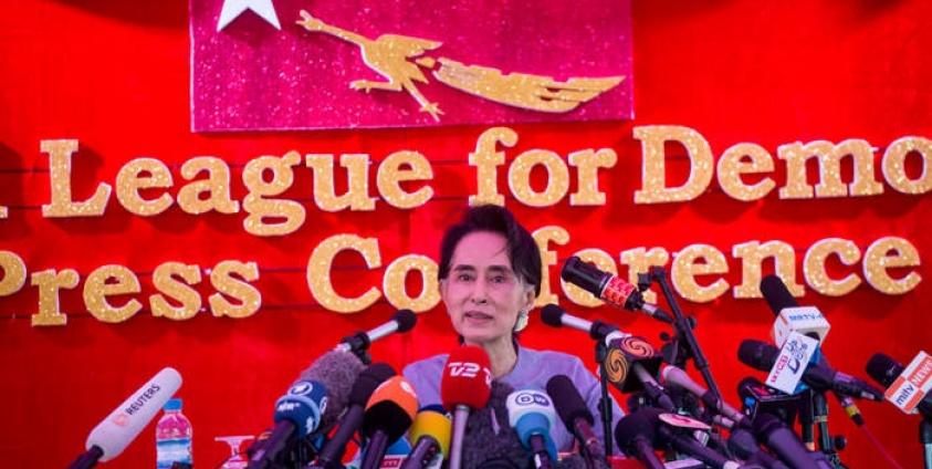 National League for Democracy party leader Daw Aung San Suu Kyi speaks to local and foreign media during a press conference for the upcoming general elections at her residence in Yangon, Myanmar, 5 November 2015. Photo: Hong Sar/Mizzima