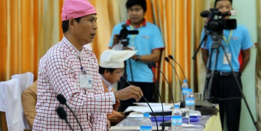 Deputy speaker Dr. Aung Naing Oo was discussing at the Hluttaw (Photo: MNA)