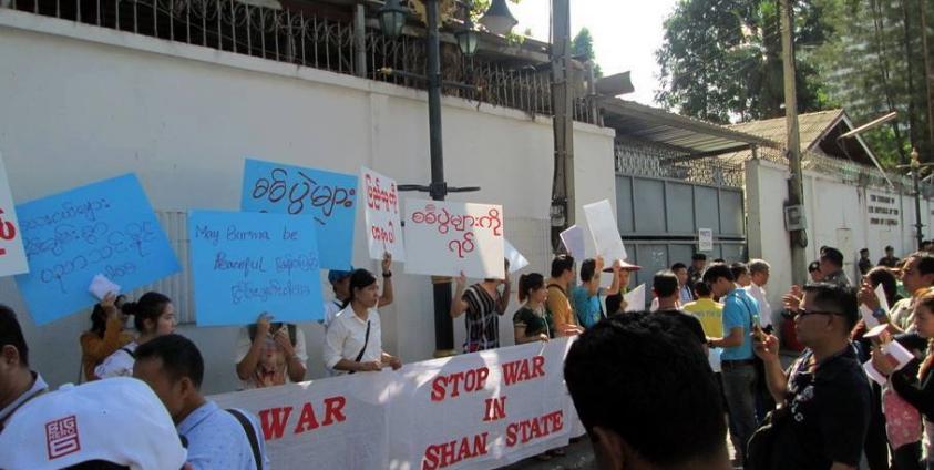 ဘန်ကောက် မြန်မာသံရုံးရှေ့တွင်တောင်းဆိုဆန္ဒပြစဉ်(TACDB)  