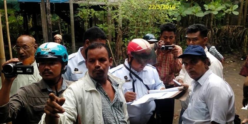 ယခင်က အောင်မင်္ဂလာ ရပ်ကွက်တွင် ဘင်္ဂလီ လူဦးရေစာရင်းကောက်နေစဉ်မြင်ကွင်း