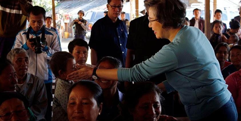 Yanghee Lee (R), the United Nations (UN) Special Rapporteur on the situation of human rights in Myanmar, visits the Mai Nar KBC camp in Myitkyina, Kachin State, Myanmar, 10 January 2017. Photo: Myitkyina News Journal/EPA