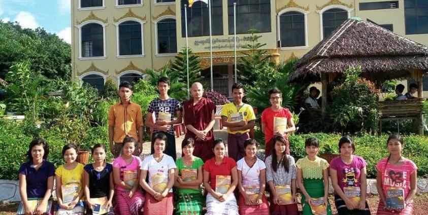 Students and teacher in group photo at Ramonnyarattha Buddhist University (Photo: Ramonnyarattha Academic Center Facebook)
