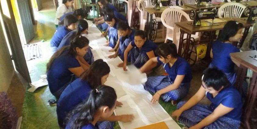 အမျိုးသမီးအိမ်တွင်းမှု သက်မွေးလုပ်ငန်းပညာသင်တန်းကျောင်း-ရေးမြို့(photo: MNA)