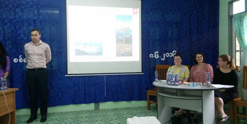 Woodside ကုမ္ပဏီနှင့် ရခိုင် ဒေသခံ ရေလုပ်ငန်းရှင်များကြား ဆွေးနွေးမှုပြုစဉ် (ဓာတ်ပုံ - ကျော်မင်း/စစ်တွေ)