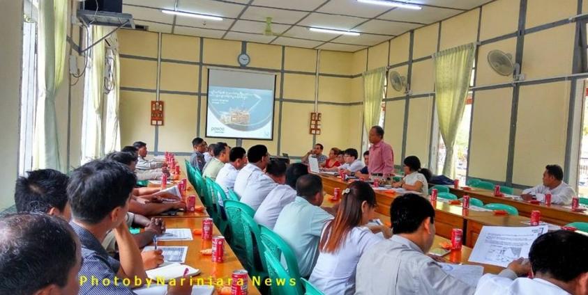 ရွှေစီမံကိန်း၏ အနာဂါတ်ဖွံ့ဖြိုးမှုဆိုင်ရာ ပတ်ဝန်းကျင်ထိခိုက်မှုဆန်းစစ်ခြင်း တွေ့ဆုံဆွေးနွေးကို ကျောက်ဖြူတွင် ပြုလုပ်နေသည်ကို တွေ့ရစဉ်