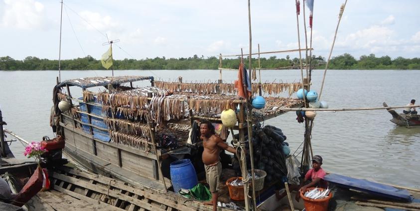 ပင်လယ်ငါးဖမ်းလှေ(photo:MNA)