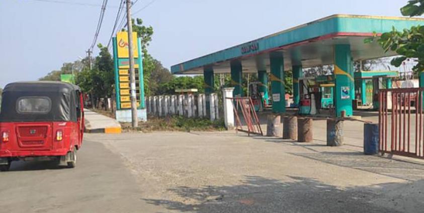 ဓာတ်ပုံ- ယနေ့ညနေပိုင်းကပိတ်ထားသည့် ကျော်ဇံစက်သုံးဆီဆိုင်ကို မြင်တွေ့ရစဉ်