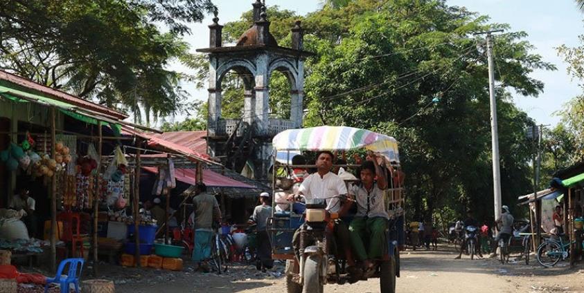 A mosque is seen in a Muslim community within a market area of Maungdaw town located in Myanmar's strife-torn Rakhine State near the Bangladesh border on December 2, 2016. Photo: Khine Htoo Mrat/AFP