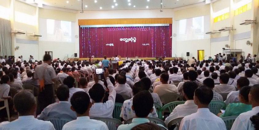 The Mon State Chief Minister at a public meeting (MNA)