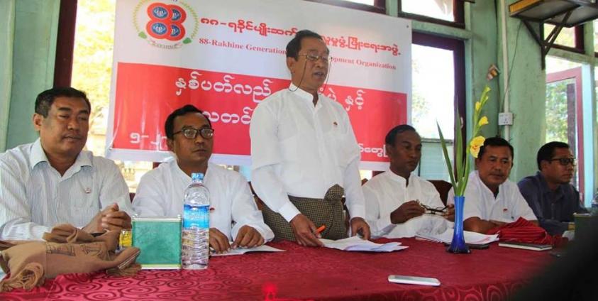 သတင်းစာရှင်းလင်းပွဲနှင့် သတင်းယူနေသောရခိုင်သတင်းထောက်များ