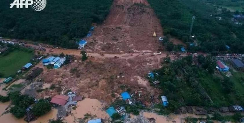 ပြိုကျခဲ့သည့် မလတ်တောင်နေရာ (AFP)