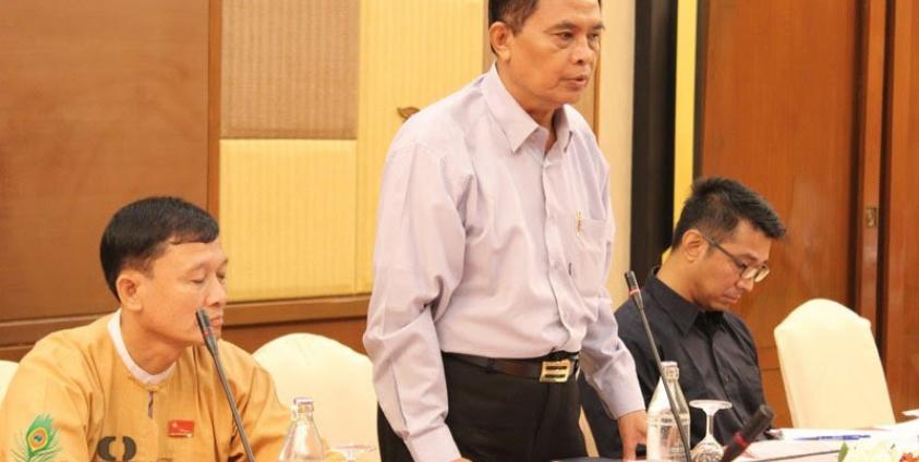 The government delegation led by Aung Kyi, centre, and the UNFC’s Delegation for Political Negotiation (DPN) meet in Chiang Mai, Thailand on 25 September 2016. Photo: Phanida