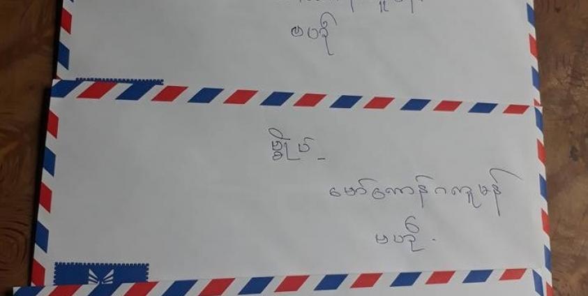 မွန်အမျိုးသားပါတီသို့ နုတ်ထွက်စာပေးပို့သည့်စာအိတ်များ(photo:Facebook)
