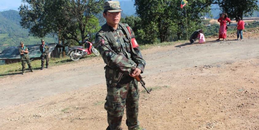 ရှမ်းတပ်မတော် (RCSS)မှ တပ်သားတစ်ဦးကို တွေ့ရစဉ်။ (ဓာတ်ပုံ-သိင်္ဂီထွန်း)   