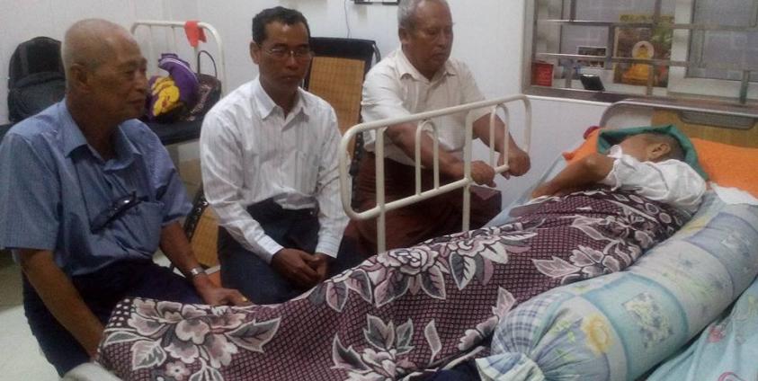 Caption- နိုင်ငွေသိမ်းအား MNP ခေါင်းဆောင် နိုင်တင်အောင်၊ နိုင်လယီတမ လာရောက်ကြည့်ရှုစဉ်(Nai Ko Thu)