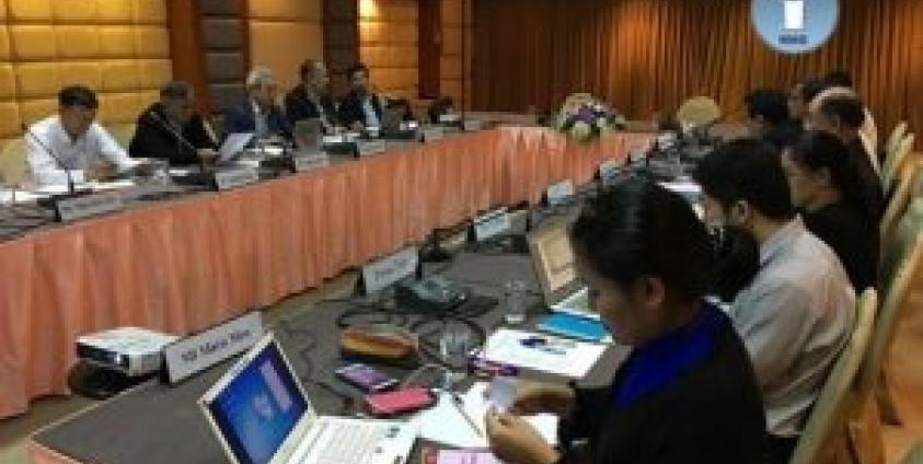 Union Peace Commission (PC), on the right, meeting today with the Delegation for Political Negotiation (DPN), on the left, in Chiangmai. (Photo: NMG)