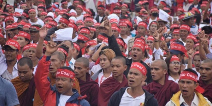 Mon State residents protest over a coal-power cement on July 21. (Photo – MNA)