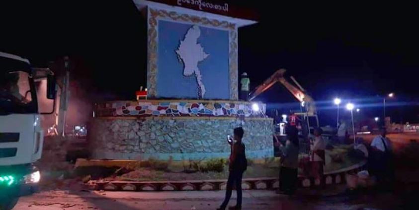 ဈေးကြိုရုပ်စုံအဝိုင်းကို ဖြိုချနေစဉ်(MNA)