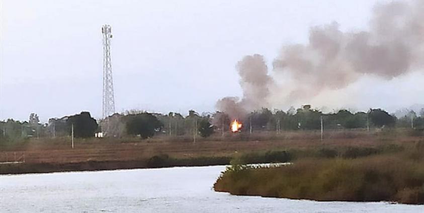 ရသေ့တောင်မြို့နယ်၊ င/တောက်တူချေ ကျေးရွာ မီးလောင်နေခြင်းအား မေလ ၄ ရက်နေ့က တွေ့ရစဉ်။ (ဓာတ်ပုံ - CJ)