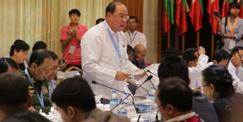 သတ္တမအကြိမ် ရ ရက်မြောက် ငြိမ်းချမ်းရေး ဆွေးနွေးပွဲကို မတ်လ ၃၀ ရက်က ရန်ကုန်မြို့ ငြိမ်းချမ်းရေးနှင့် ပြန်လည်ထူထောင်ရေး ဗဟိုဌာန MPC တွင် ဆက်လက်ပြုလုပ်စဉ်။ (ဓာတ်ပုံ - ဟိန်းထက်၊ မဇ္ဈိမ)