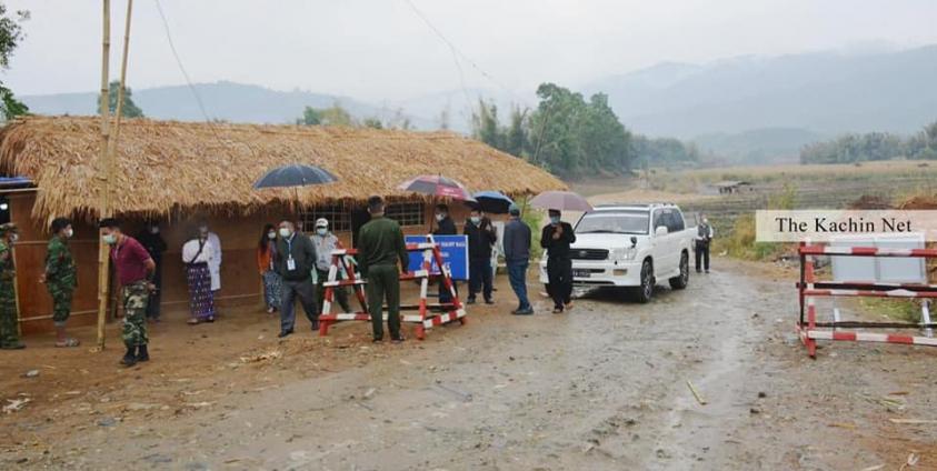 လိုင်ဇာမြို့အဝင် စစ်ဆေးဂိတ်တစ်ခုကိုတွေ့ရစဉ် (ဓါတ်ပုံ- ကချင်နက်)