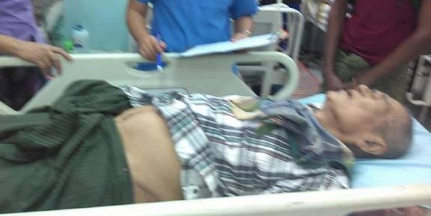 နိုင်ငွေသိမ်း ရန်ကုန်ဆေးရုံအရေးပေါ်ဌာနရောက်ရှိလာစဉ်(photo: မင်းခိုင်စွမ်း)