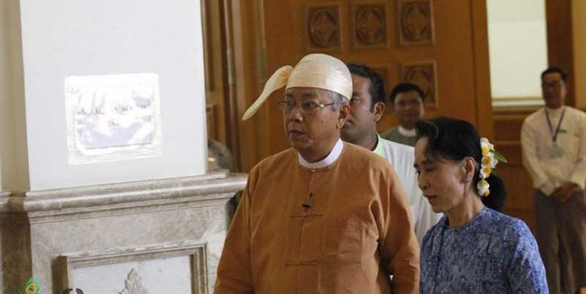 ကျမ်းသစ္စာကျိန်ဆိုရန် နိုင်ငံတော်သမ္မတနှင့် ဒုသမ္မတတို့ လွှတ်တာ်သို့ မတ်လ ၃၀ ရက်နေ့ နံနက်က ရောက်ရှိလာစဉ်။ (ဓာတ်ပုံ - မင်းမင်း၊ မဇ္စျိမ)