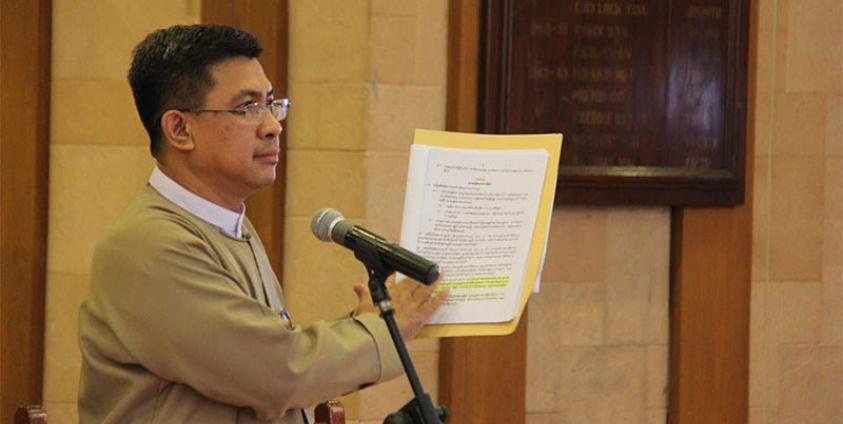 Myanmar Gems and Jewellery Entrepreneurs Association member Kyaw Kyaw Oo speaks during a press meeting on Myanmar Gems Expo Committee's funds at Thiri Hall, Royal Rose Restaurant in Yangon on 2 June, 2016. Photo: Thura/Mizzima