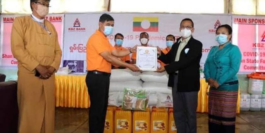 receive foods from Shan State Civic Food Supporting Committee Photo by RCSS