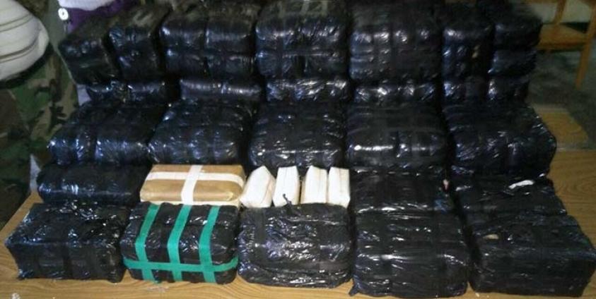 ယခု ဓာတ်ပုံမှာ စစ်တွေဆိပ်ကမ်းတွင် ဇွန်လ ၂၈ ရက်နေ့က ဖမ်းဆီးရမိသော မူးယစ်ဆေးဝါး ယာဘားများ ဖြစ်ကြပါသည်။